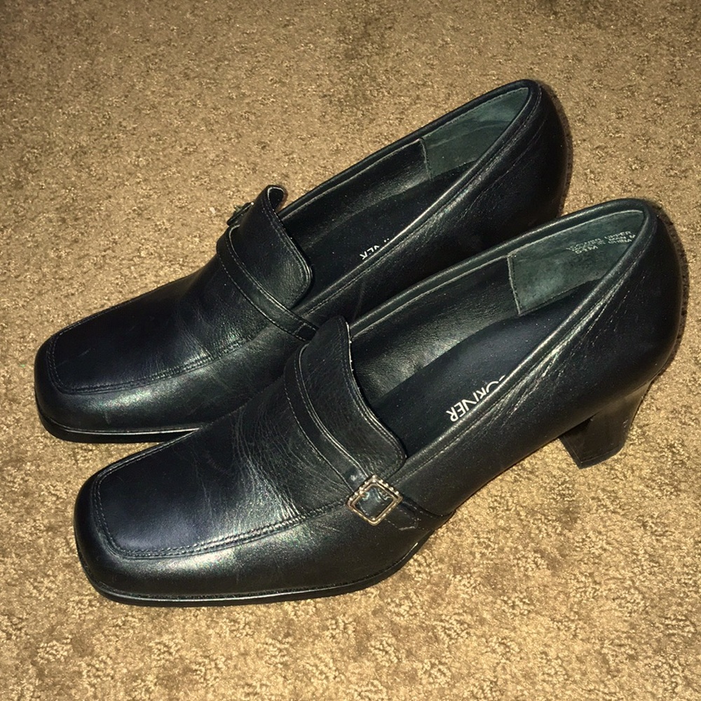 Black shoes Women size 5 1/2 Vintage Casual Corner NWOT NEW business shoes